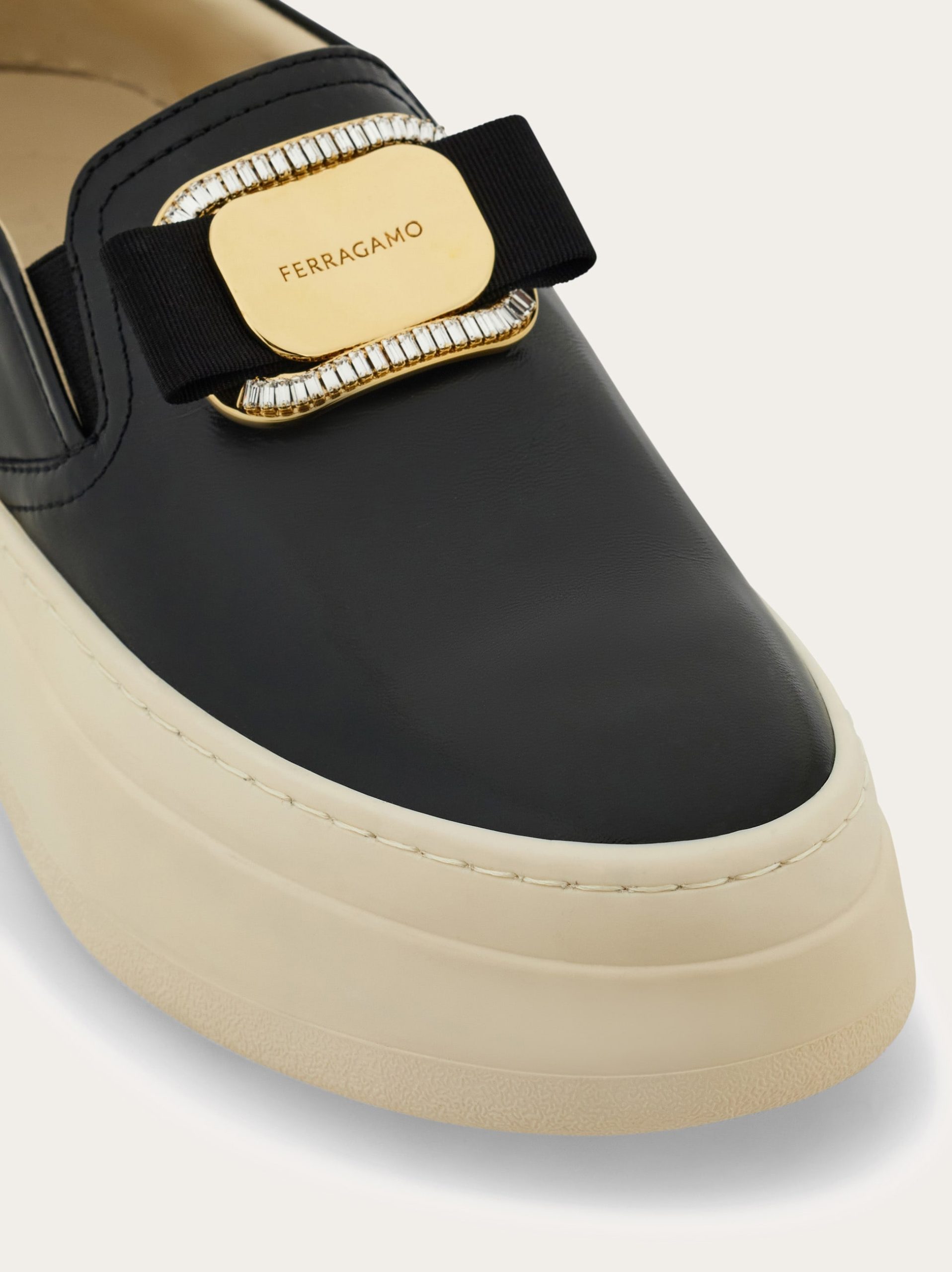 Ferragamo New Vara plate slip on - Image 6